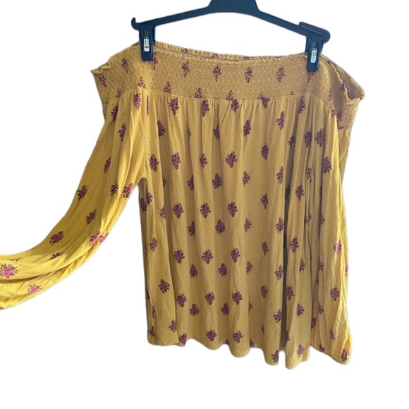 Old Navy Off the Shoulder Yellow Gold Floral Top Women’s Size Large Soft Shirt! - Picture 4 of 4
